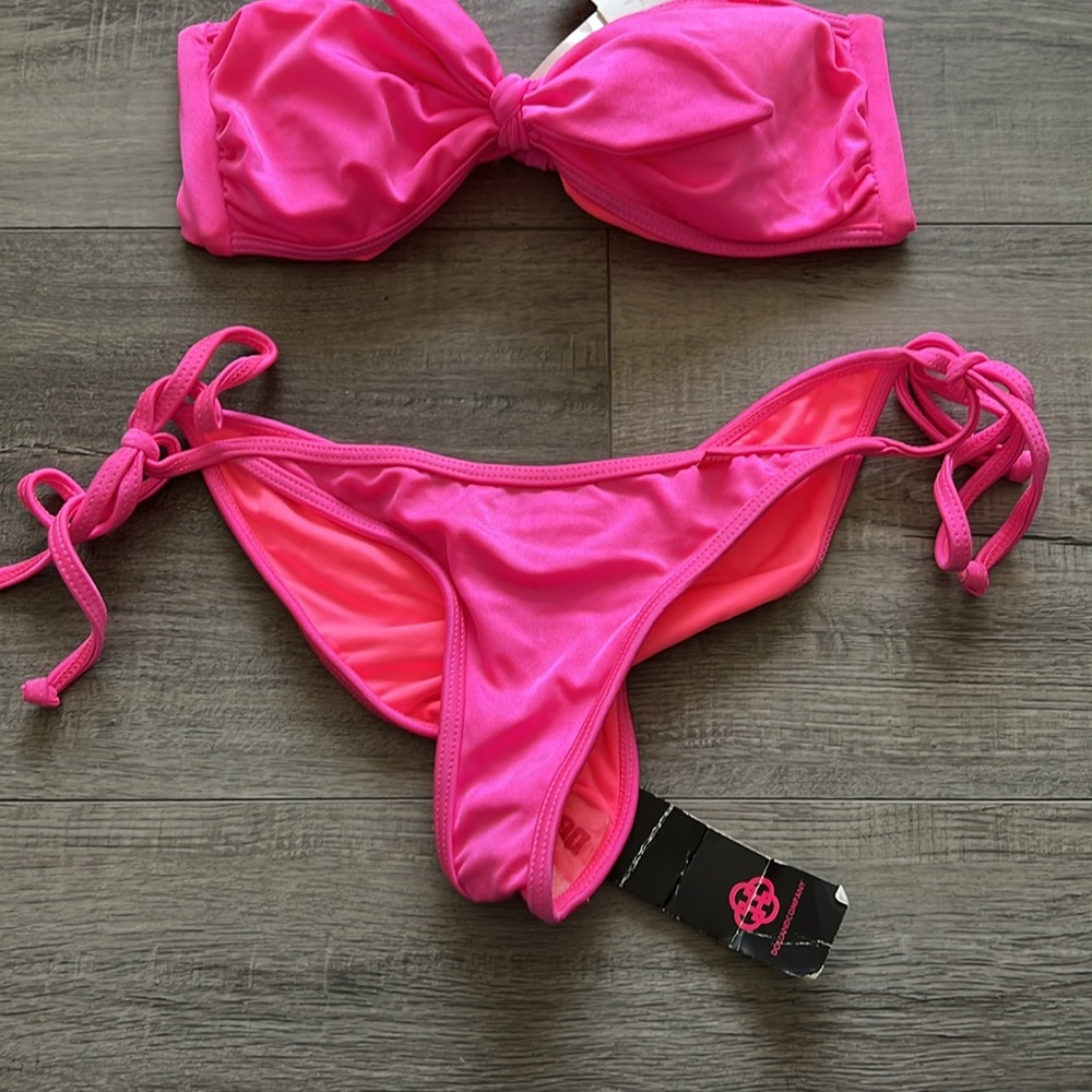 Bikinis - Picture 2 of 12
